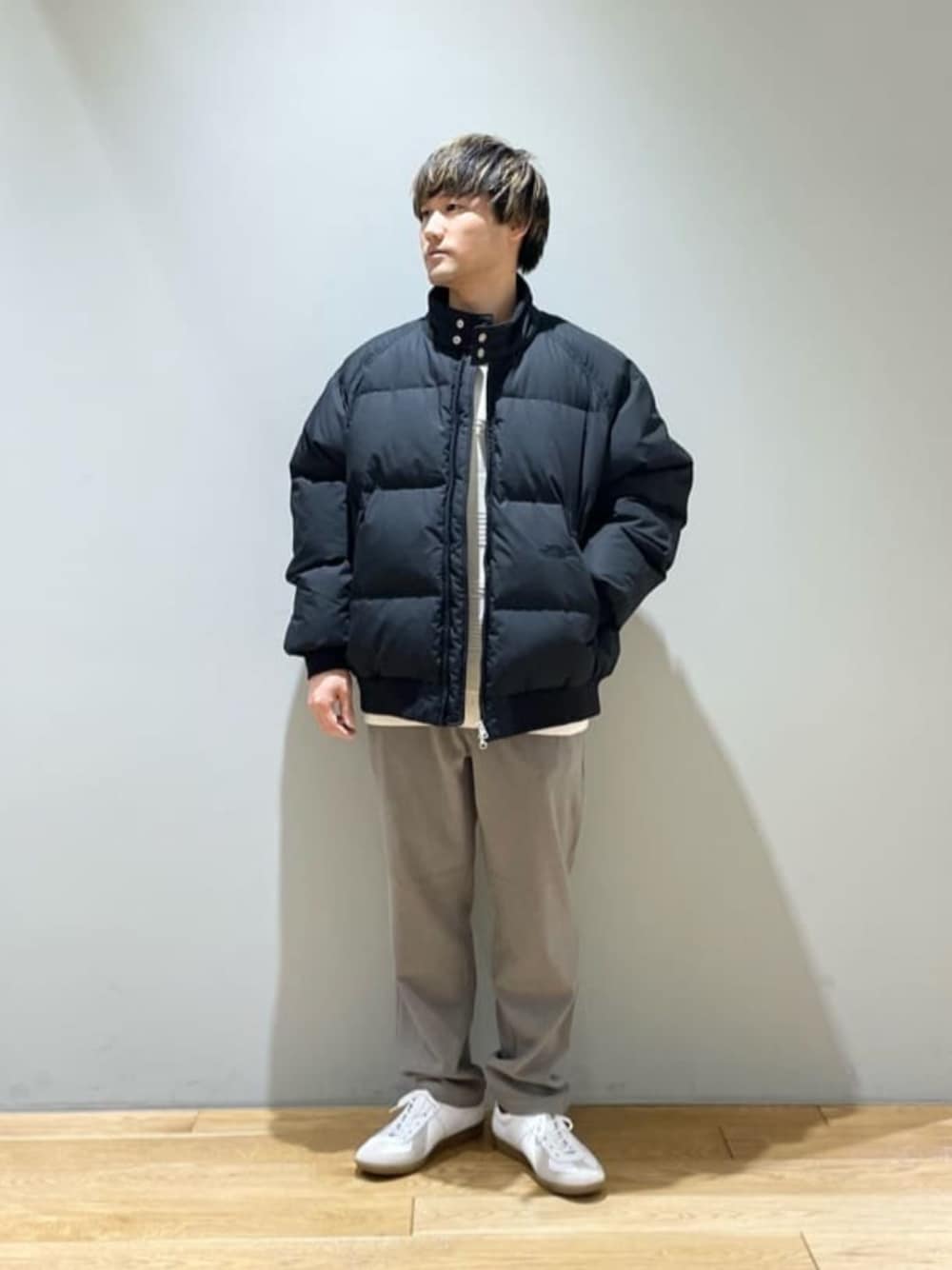 「ベーシック/トラッド、Mお悩み別/ふともも筋肉質、Mお悩み別/ふくらはぎ筋肉質、スニーカー、ストリート、トレンド、リラックススタイル、アウトドアスタイル、トラベル /リゾート、冬服、リゾートスタイル、旅行、冬コーデ」｜「GERMAN TRAINERの＜GERMAN TRAINER＞ジャーマントレーナー スニーカー（スニーカー、ホワイト系）」を使った、北村さん（メンズ・164cm）の冬コーディネートの1枚目の写真