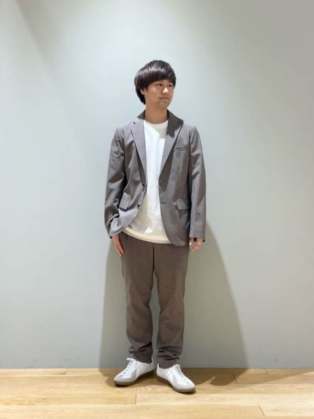 「ベーシック/トラッド、Mお悩み別 / ふともも筋肉質、Mお悩み別 / ふくらはぎ筋肉質、ジャケット、セットアップ、スニーカー、トレンド、春服、夏服、春コーデ、夏コーデ、春夏コーデ、シンプルコーデ」｜「GERMAN TRAINERの＜GERMAN TRAINER＞ジャーマントレーナー スニーカー（スニーカー、ホワイト系）」を使った、北村さん（メンズ・164cm）の春コーディネートの1枚目の写真
