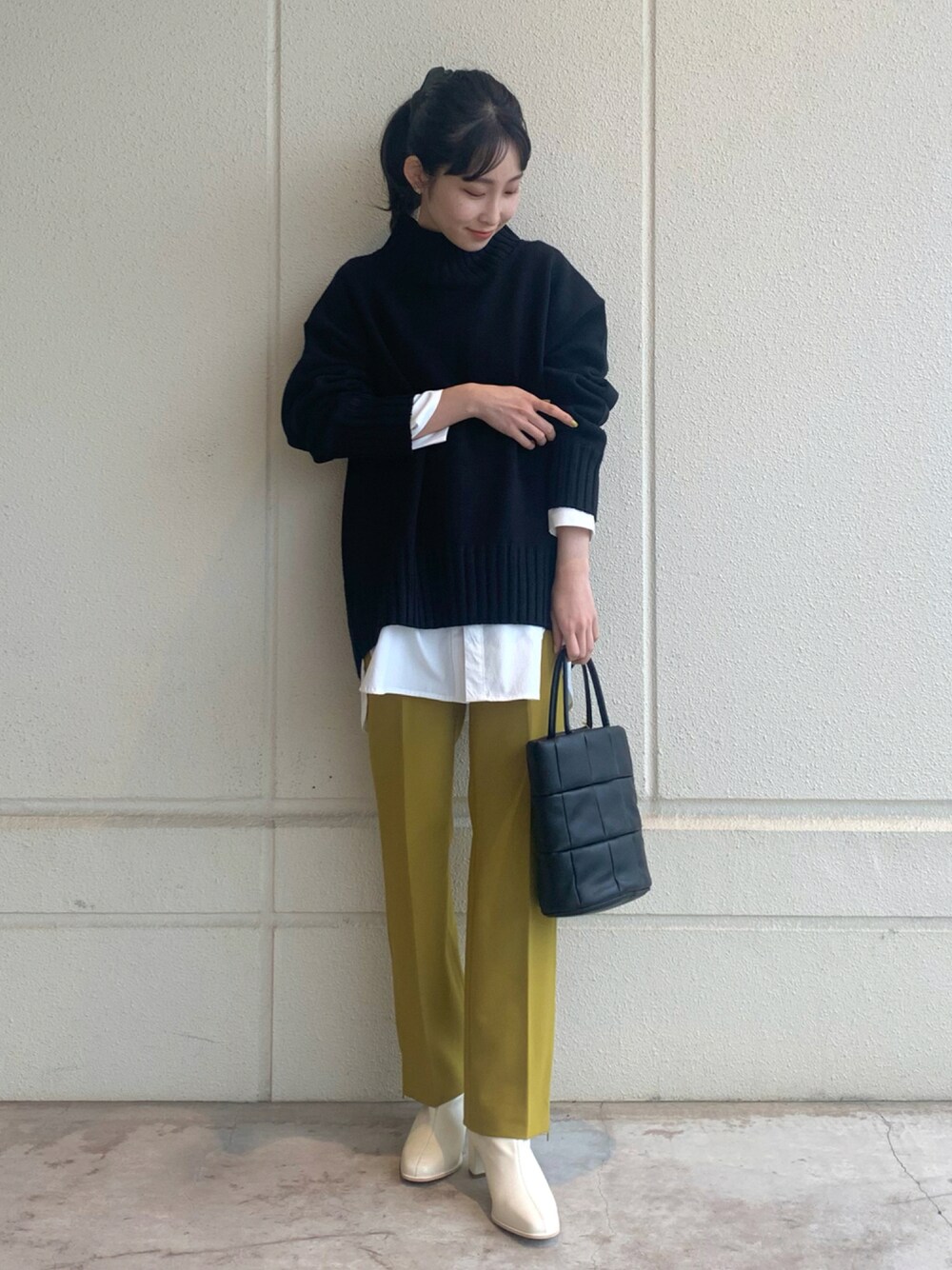 「ブーツ、カラーパンツ、黒、冬コーデ、レイヤードスタイル、休日スタイル、低身長、ROPE' PICNIC(ROPE' PICNIC)、ロぺピクニック(ROPE' PICNIC)、パンツコーデ」｜「ROPE' PICNICのスタンドカラーピンタックチュニックシャツ（シャツ/ブラウス、ホワイト系）」を使った、まやさん（レディース・153cm）の秋コーディネートの1枚目の写真