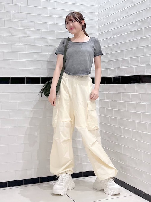 ホワイト カーゴパンツ サイドポケット付き ホワイトカーゴパンツ サイドポケット付き - メルカリ