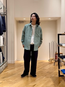 「FORK&SPOON（フォークアンドスプーン）のアイテム（シャツ/ブラウス）」を使った、原田圭史さん（メンズ・171cm）の秋コーディネート