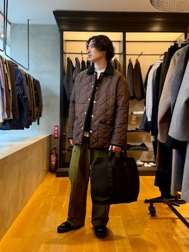 「アイテム（トートバッグ）」を使った、原田圭史さん（メンズ・171cm）の秋コーディネート