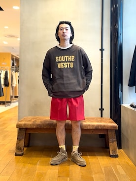 「URBAN RESEARCH（アーバンリサーチ）の『別注』Wrangler×URBAN RESEARCH　WRANCHER SHORTS（その他パンツ、レッド系）」を使った、原田圭史さん（メンズ・171cm）の春コーディネート