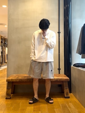 「URBAN RESEARCH（アーバンリサーチ）のLOTTO　M/N/T BACK PRINT LONG-SLEEVE T-SHIRTS（Tシャツ/カットソー、ホワイト系）」を使った、原田圭史さん（メンズ・171cm）の春コーディネート