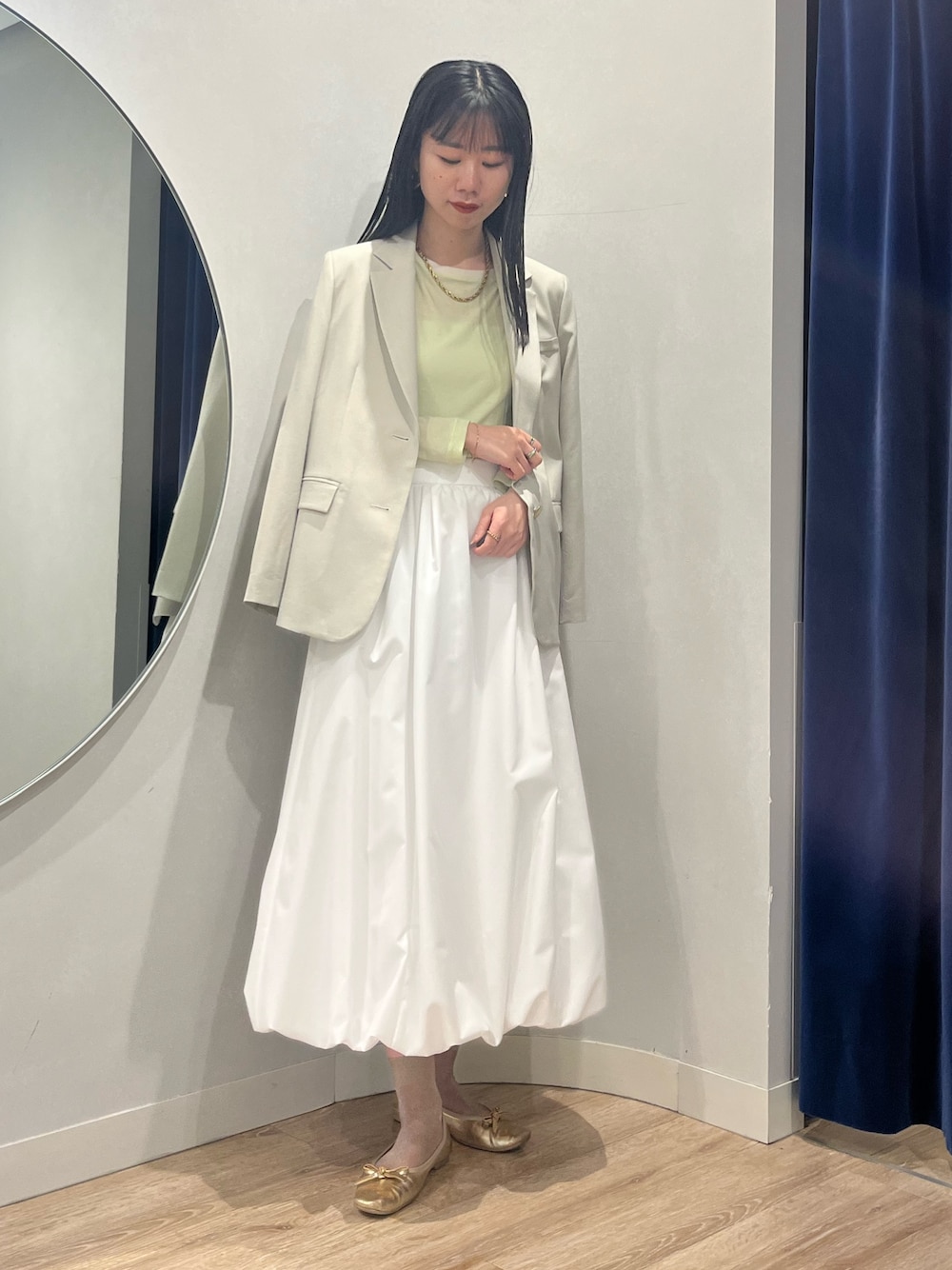 「大人カジュアル、オトナカジュアル、春服、大人ファッション、春ファッション、オトナ女子、おでかけコーデ、高身長女子、大人女子、バルーンスカート、ジャケット、ノーリーズ、ノーリーズソフィー」｜「NOLLEY’S Sophiの《セットアップ対応》ウォッシャブル梳毛合繊テーラードジャケット（テーラードジャケット、ベージュ系）」を使った、RINAさん（レディース・169cm）の春コーディネートの1枚目の写真