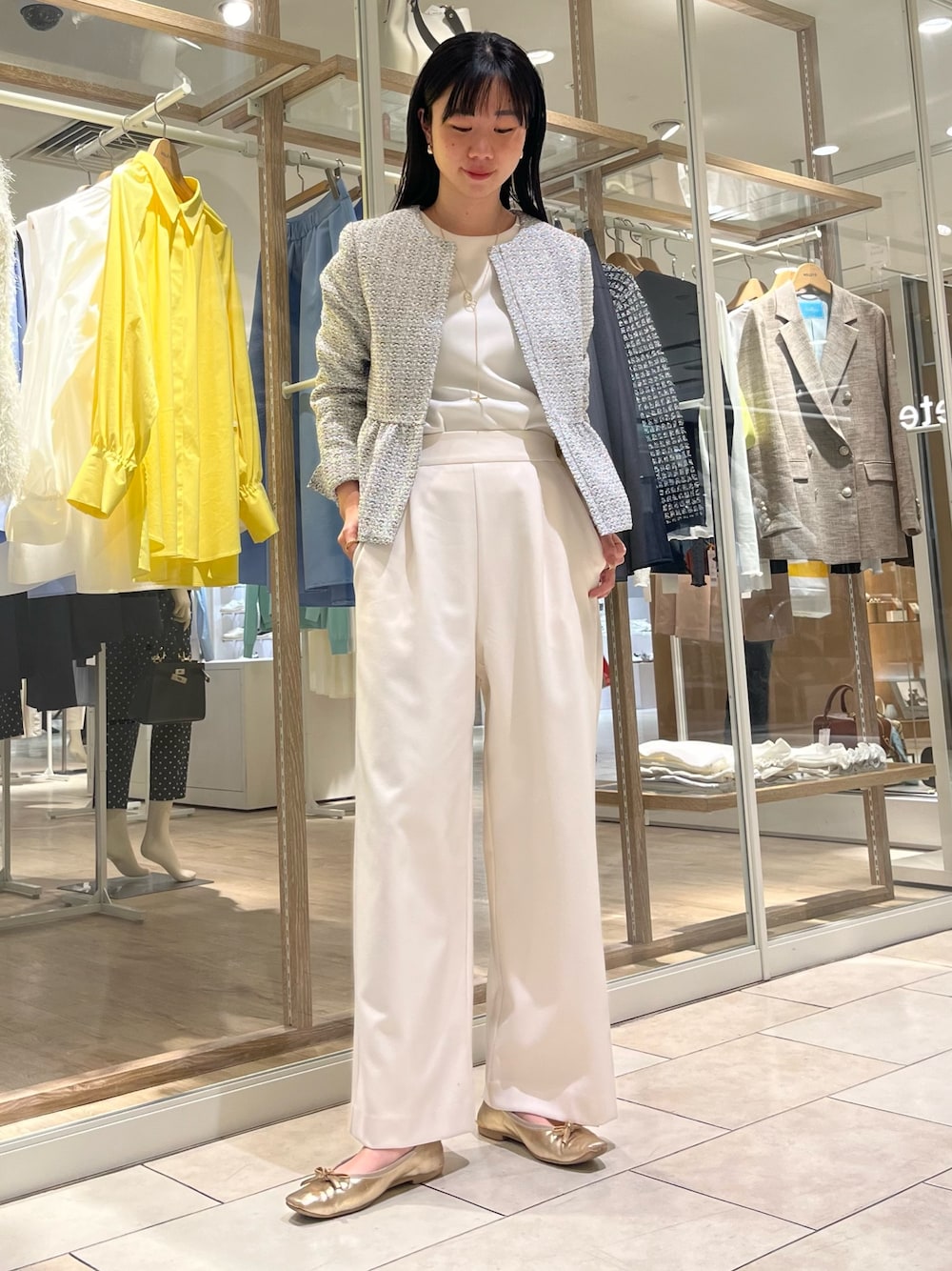 「きれいめカジュアル、キレイめ、大人コーデ、大人女子、オケージョン、セットアップ、ツイード、ツイードジャケット、ワイドパンツ、ノーリーズ、高身長女子、高身長コーデ、入学式、入園式、オフィスカジュアル」｜「NOLLEY’Sの《セットアップ対応》ウォッシャブルウール調サージストレッチタックセミワイドパンツ（その他パンツ、ホワイト系）」を使った、RINAさん（レディース・169cm）の冬コーディネートの1枚目の写真