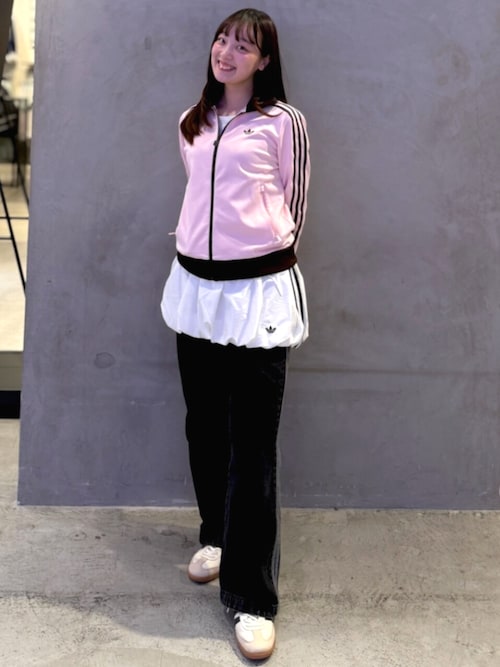 adidas（アディダス）の「アディカラーデニム スリーストライプス