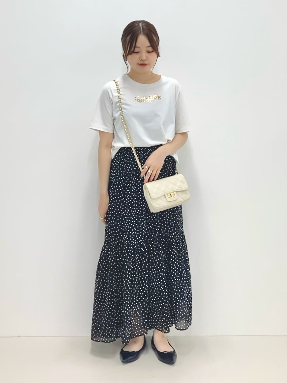 「低身長、低身長コーデ、152cm、半袖Ｔシャツ、ドット、フラットシューズ、ポインテッドトゥ、ティアードスカート、夏コーデ、シフォンスカート」｜「NOLLEY’S Sophiの箔プリントショート丈Tシャツ（Tシャツ/カットソー、ホワイト系）」を使った、nol murakamiさん（レディース・152cm）の夏コーディネートの1枚目の写真