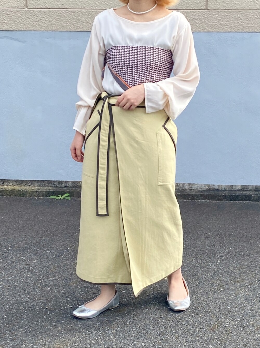 「ワントーンコーデ、イエロー、イエローコーデ、スカーフ、スカーフアレンジ、低身長、低身長コーデ、低身長女子」｜「GLOBAL WORKのアイテム（その他、イエロー系）」を使った、マイカさん（レディース・150cm）の秋コーディネートの1枚目の写真