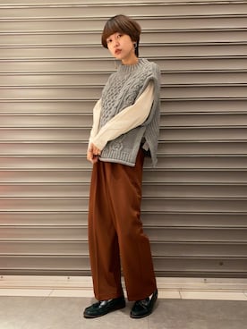 「アイテム（ローファー、グリーン系）」を使った、のっちさん（レディース・161cm）の冬コーディネート