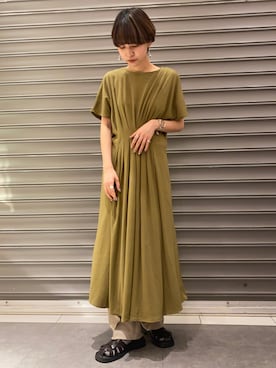 「オリーブ」｜「アイテム（スラックス）」を使った、のっちさん（レディース・161cm）の春コーディネート