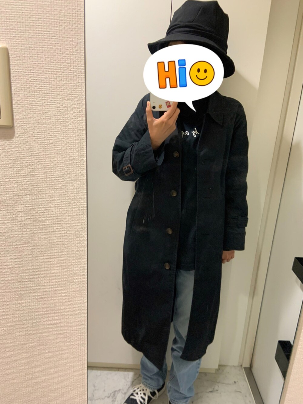 「バケットハット黒」｜「mysty womanのステンカラーＡラインコート（ステンカラーコート、ブラック系）」を使った、まーさん（レディース・157cm）の秋コーディネートの1枚目の写真
