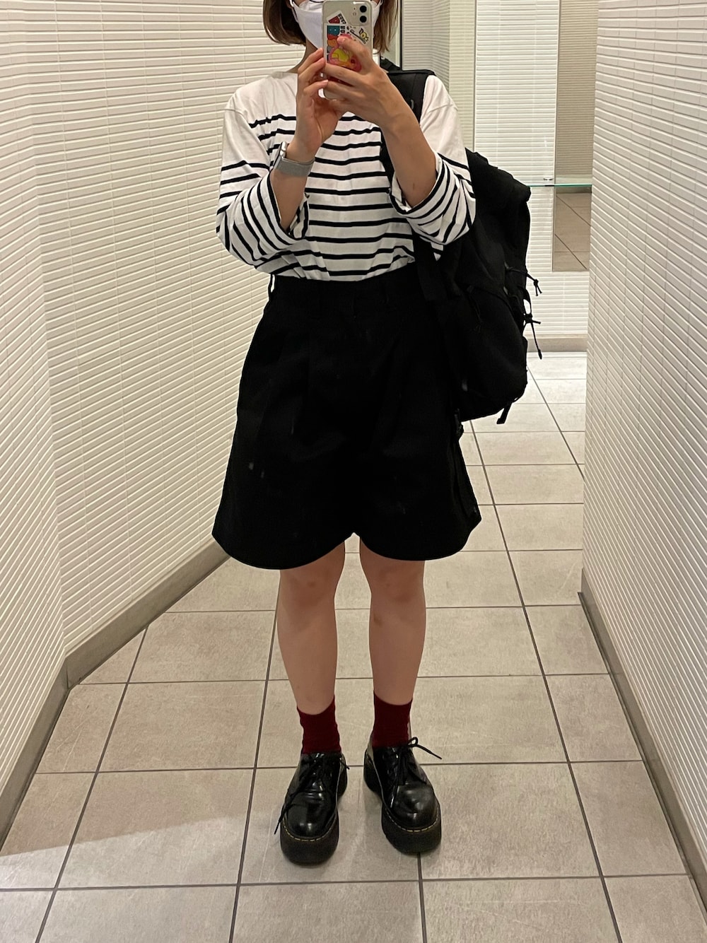 「だから秋服が好き、秋冬コーデ、秋服、カジュアル、オトナカジュアル、ゆったりコーデ、キレイめ、黒、秋、着回しコーデ」｜「UNIQLOのボーダーボートネックT（長袖）（Tシャツ/カットソー、ブルー系）」を使った、yyyさん（レディース・155cm）の秋コーディネートの1枚目の写真