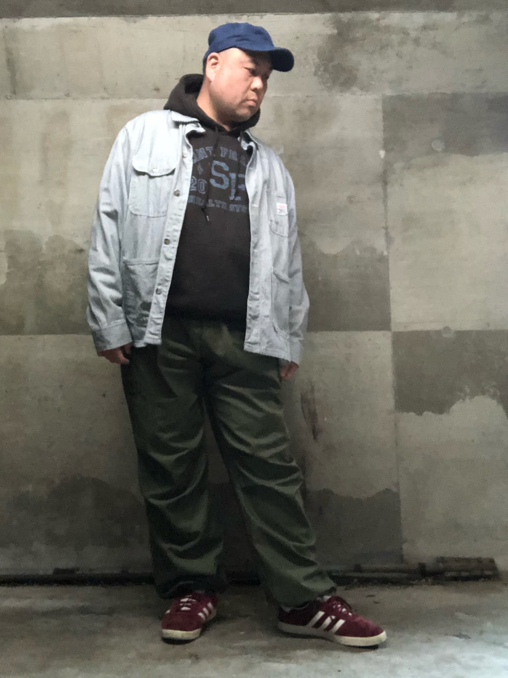 「カバーオール、ヒッコリー、スウェット、カーゴパンツ、ミリタリー、アメカジ」｜「POINTERのアイテム（カバーオール、グレー系）」を使った、sikkinixxさん（メンズ・180cm）の春コーディネートの1枚目の写真