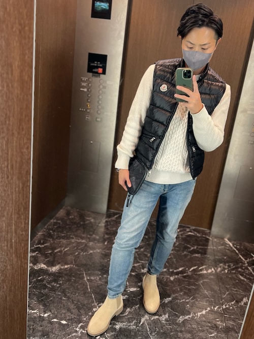 モンクレールTシャツパンツスニーカーバッグに合うダウンベスト MONCLERのダウンベストを使った人気ファッションコーディネート