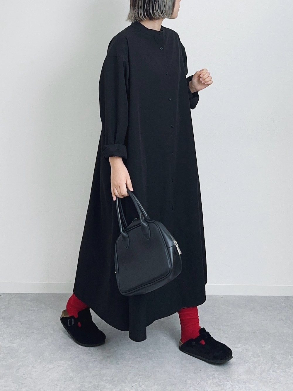 「オトナカジュアル、シャツワンピース、春ファッション、低身長女子、おでかけコーデ」｜「210nouveのスクエアミニボストンバッグ（ボストンバッグ、ブラック系）」を使った、まりんさん（レディース・155cm）の冬コーディネートの1枚目の写真