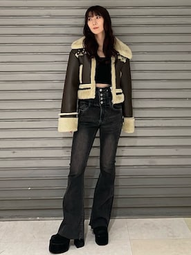 「EMODA（エモダ）のアイテム（デニムパンツ）」を使った、後藤茉子さん（レディース・158cm）の秋コーディネート