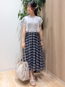 「grove（グローブ）のビジューリングY字2wayネックレス（ネックレス、シルバー系）」を使った、Ayaneさん（レディース・156cm）の夏コーディネート