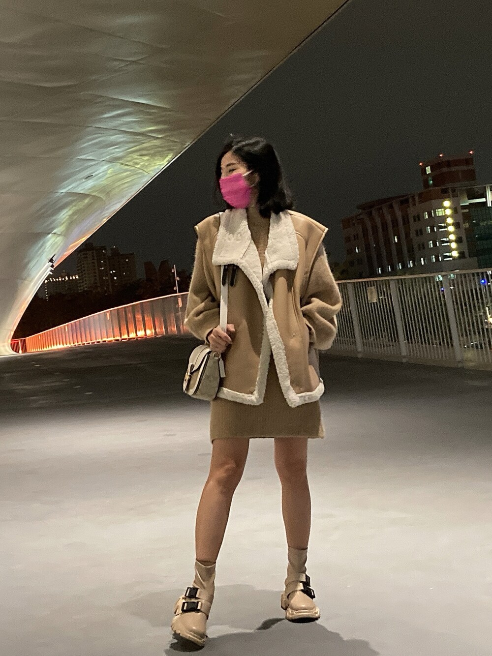 「VOGUE、fashion、FOREVER 21、ZARA、WEARBOOKエントリー、COACH、korea style、winter」｜「COACHのアイテム（ショルダーバッグ、ベージュ系）」を使った、Cathy/千千さん（レディース・157cm）の冬コーディネートの1枚目の写真