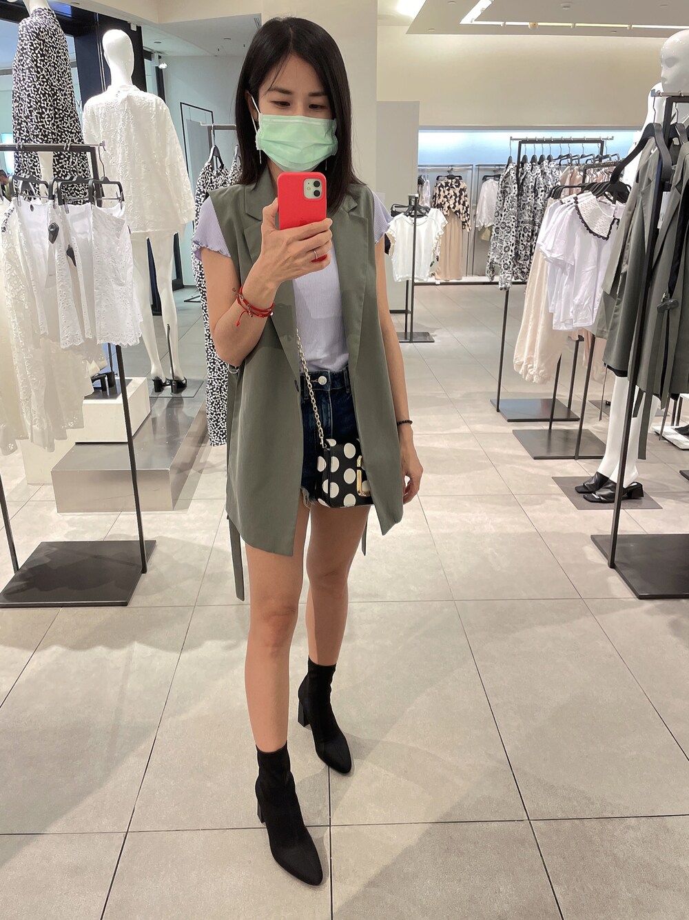 「夏、休閒、時尚、VOGUE、fashion、FOREVER 21、ZARA、summer、WEARBOOKエントリー、Taiwan、MARC JACOBS」｜「ZARAのアイテム（その他トップス、グレー系）」を使った、Cathy/千千さん（レディース・157cm）の秋コーディネートの1枚目の写真
