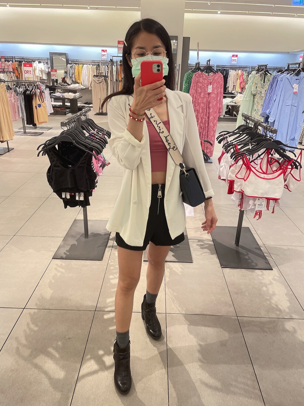 「VOGUE、fashion、ZARA、FOREVER 21、WEARBOOKエントリー、summer、mutemuse、Taiwan、夏、PAZZO」｜「ZARAのアイテム（テーラードジャケット、ホワイト系）」を使った、Cathy/千千さん（レディース・157cm）の秋コーディネートの1枚目の写真
