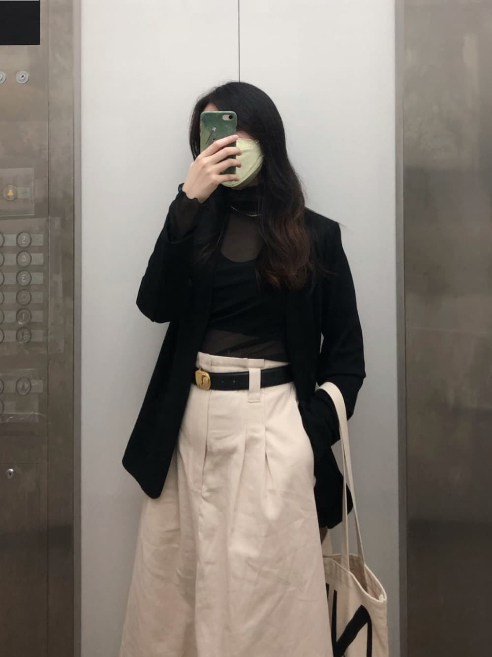 「秋冬、休日コーデ」｜「GRLのアイテム（シャツ/ブラウス、ブラック系）」を使った、Corsicaさん（レディース・162cm）の秋コーディネートの1枚目の写真
