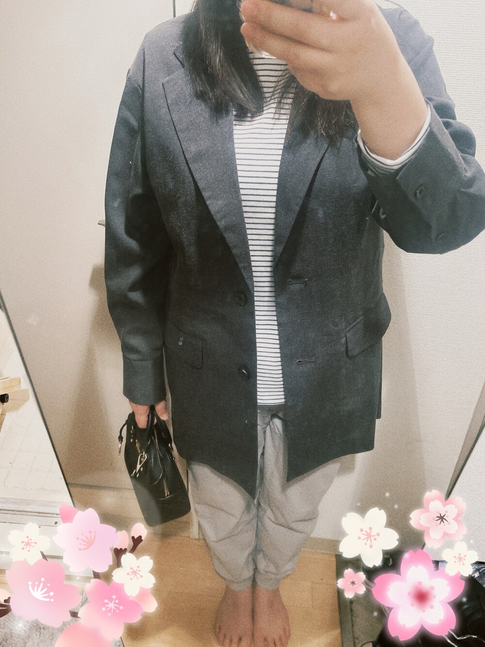 「UNIQLOのアイテム（その他パンツ、グレー系）」を使った、wakasuke1221さん（レディース・164cm）の春コーディネートの1枚目の写真