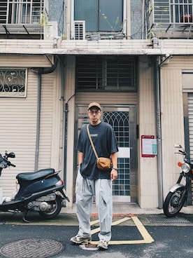 「アイテム（ショルダーバッグ）」を使った、AshWangさん（メンズ・176cm）の夏コーディネート