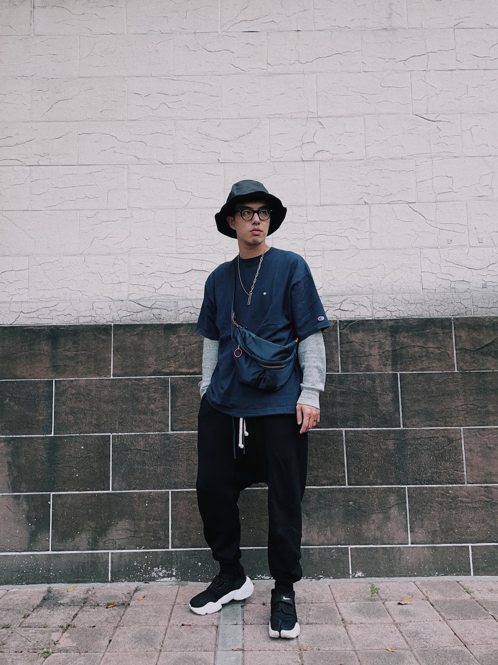「BEAMS、Champion、huntism、NIKE、Taiwan、born2wear、ootd」｜「NIKEの0624（スニーカー、ブラック系）」を使った、AshWangさん（メンズ・176cm）の春コーディネートの1枚目の写真