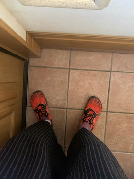 「SAGUAROのアイテム（スニーカー、レッド系）」を使った、 NEOakiradjさん（メンズ・180cm）の夏コーディネート