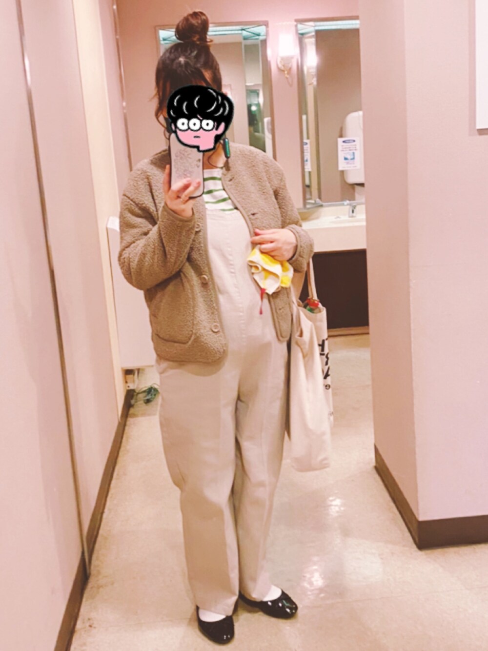 「UNIQLOのフリースノーカラージャケット（長袖）（その他アウター、ベージュ系）」を使った、ちゃむさん（レディース・154cm）の春コーディネートの1枚目の写真