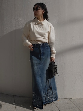 「アイテム（デニムスカート）」を使った、黒石奈央子さん（レディース・153cm）の冬コーディネート