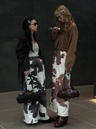 Ameri（アメリ）の「COW PATTERN SUEDE LIKE SKIRT（スカート