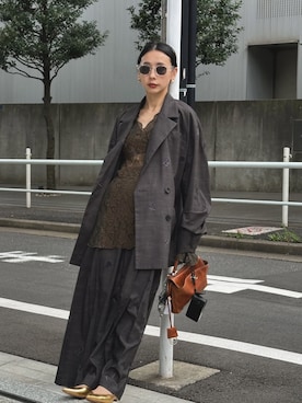 「アイテム（テーラードジャケット）」を使った、黒石奈央子さん（レディース・153cm）の秋コーディネート