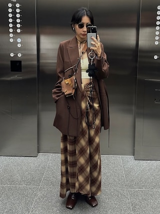「Ameri（アメリ）のUND DRAPE CHECK SKIRT（スカート）」を使った、黒石奈央子さん（レディース・153cm）の秋コーディネート