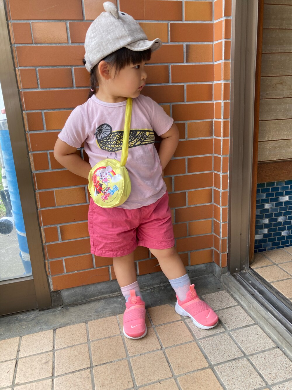 「カジュアル、キッズコーデ、ピンク、mina perhonen、BIGFIELD、女の子、おんなのこ、2歳」｜「mina perhonenのアイテム（Tシャツ/カットソー、ピンク系）」を使った、めい坊さん（キッズ・90cm）の夏コーディネートの1枚目の写真