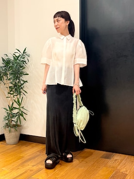 「URBAN RESEARCH ROSSO(アーバンリサーチロッソ)のシアーオーガンジーフォルムシャツ(シャツ/ブラウス、ホワイト系)」を使った、ayaka kawaharadaさん(レディース・164cm)の夏コーディネート