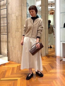 「アイテム（パンプス）」を使った、ayaka kawaharadaさん（レディース・164cm）の秋コーディネート