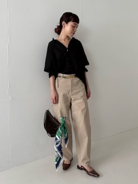 「アイテム（バンダナ/スカーフ）」を使った、ayaka kawaharadaさん（レディース・164cm）の秋コーディネート
