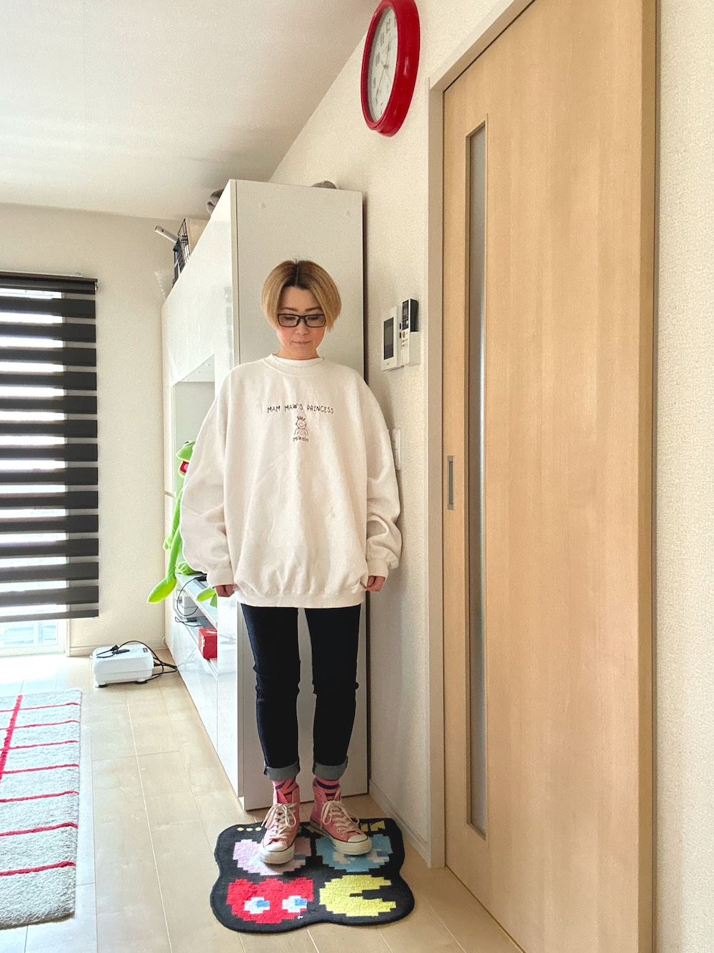 「スリーピース、古着、ウルトラストレッチジーンズ、GU、暑いのか寒いのかわからん、春から夏へ」｜「CONVERSEのALL STAR US COLORS HI　31305820（スニーカー、ピンク系）」を使った、あゆぽさん（レディース・160cm）の春コーディネートの1枚目の写真
