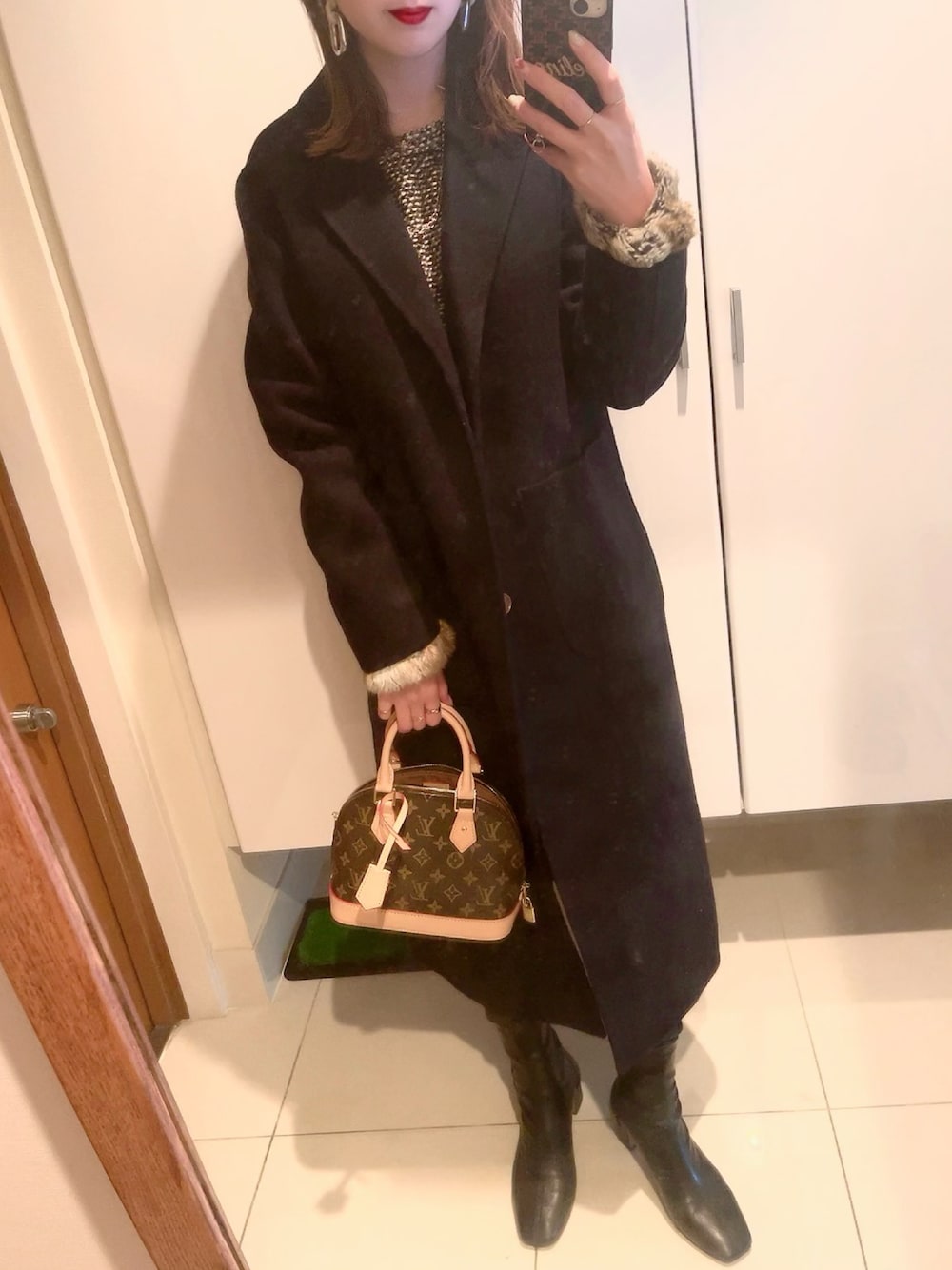 「大人女子、モード、シンプル、カジュアル、ボリューム袖、きれいめカジュアル、チェスターコート」｜「THE SHINZONEのチェスターコート（チェスターコート、ブルー系）」を使った、ayano..さん（レディース・160cm）の冬コーディネートの1枚目の写真