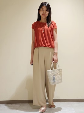 「COUP DE CHANCE（クードシャンス）の【手洗い可／日本製】フレンチスリーブトップス（Tシャツ/カットソー、レッド系）」を使った、yukaさん（レディース・170cm）の夏コーディネート