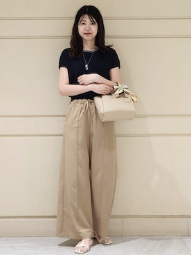 「COUP DE CHANCE（クードシャンス）の【手洗い可】きれいめイージーパンツ（その他パンツ、ベージュ系）」を使った、yukaさん（レディース・170cm）の春コーディネート