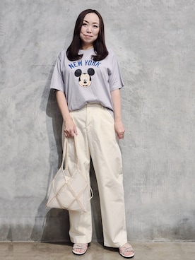「MLB（メジャーリーグベースボール）の【Disney】【MLB】スペシャルデザイン半袖Tシャツ（Tシャツ/カットソー、グレー系）」を使った、ひさえさん（レディース・169cm）の夏コーディネート