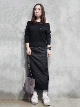 「THE SHOP TK （ザ ショップ ティーケー ）のオフショルワンポイント刺繍ニット（ニット/セーター、ブラック系）」を使った、ひさえさん（レディース・169cm）の秋コーディネート