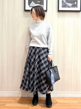 「SHOO・LA・RUE（シューラルー）の【毛玉になりにくい/洗濯機可/S-LL】お袖パールの上品ニット（ニット/セーター、グレー系）」を使った、ユ（yu）さん（レディース・161cm）の冬コーディネート
