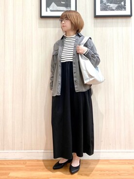 「SHOO・LA・RUE（シューラルー）の【洗える/S-LL】大人のこなれコーデに やわらかデニムシャツ（シャツ/ブラウス、グレー系）」を使った、ユ（yu）さん（レディース・161cm）の春コーディネート