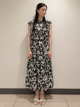 「UNTITLED（アンタイトル）の【セットアップ可/洗える】モザイクフラワー柄ブラウス（シャツ/ブラウス、ブラック系）」を使った、まこさん（レディース・158cm）の夏コーディネート