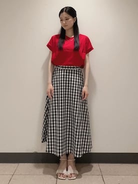 「UNTITLED（アンタイトル）の【洗える】タック入りフレンチスリーブプルオーバー（Tシャツ/カットソー、レッド系）」を使った、まこさん（レディース・158cm）の夏コーディネート
