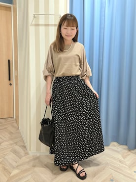 「SHOO・LA・RUE（シューラルー）のTシャツ以上ブラウス未満 ツイストスリーブの上品トップス（Tシャツ/カットソー、ブラウン系）」を使った、Ikumiさん（レディース・155cm）の夏コーディネート